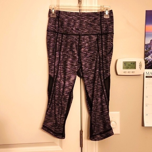 Lululemon "Drop It Like It's Hot" Static Gray Cropped Leggings Size 6 - Picture 1 of 9